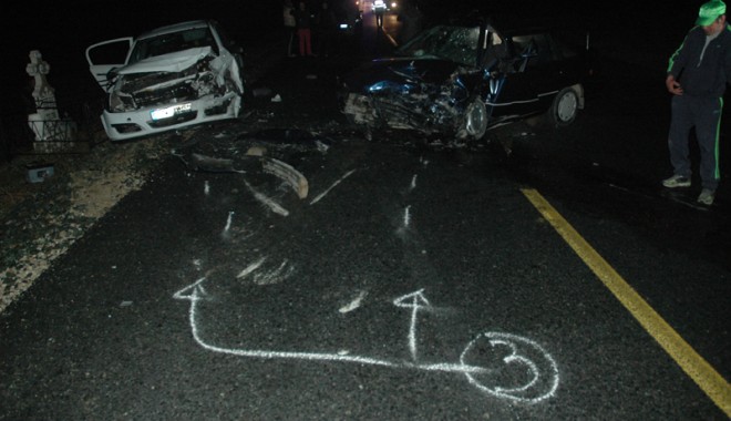 Accident rutier cu cinci victime. Doi copii de trei ani, răniți - accidentrutiercucincivictime-1385406036.jpg