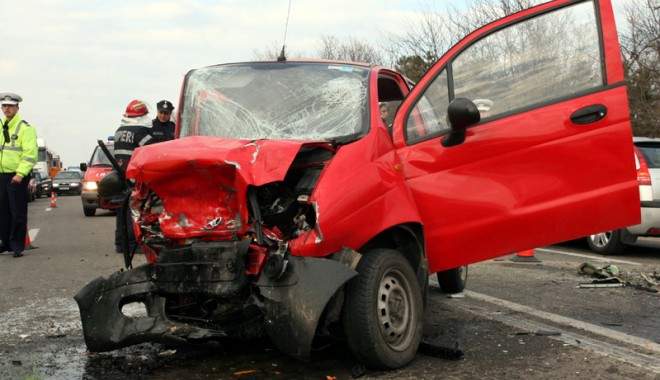 BLESTEMUL STAȚIUNII MAMAIA / Tragedie rutieră în același loc în care a murit Parteca - accidentrutierlazu17-1357137126.jpg