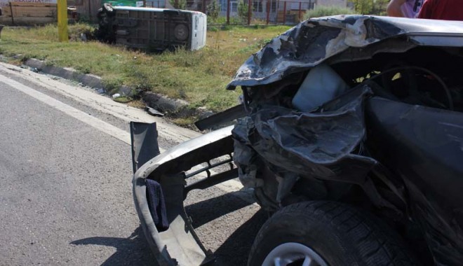 GALERIE FOTO ȘI VIDEO / Accident în lanț la ieșirea din Valu lui Traian - accidentrutiervalulluitraian41-1348695693.jpg