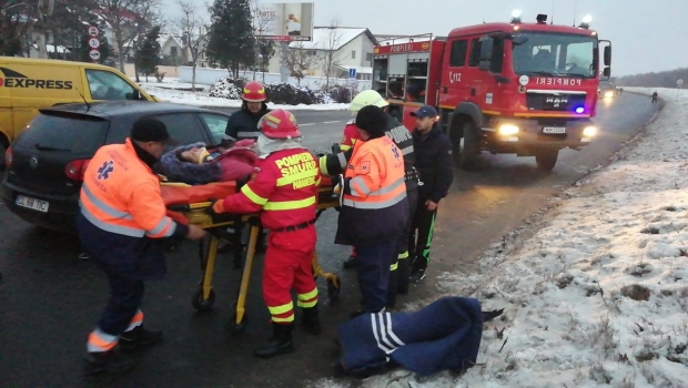Un bărbat a murit și alte două persoane sunt rănite, după ce o mașină a lovit o căruță, pe DN 21 A - accidentslobozia841167100-1545897495.jpg