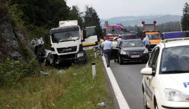 Imagini șocante! Prim-procuror român și familia sa, MORȚI în urma unui accident rutier - accidentslovenia-1436876981.jpg