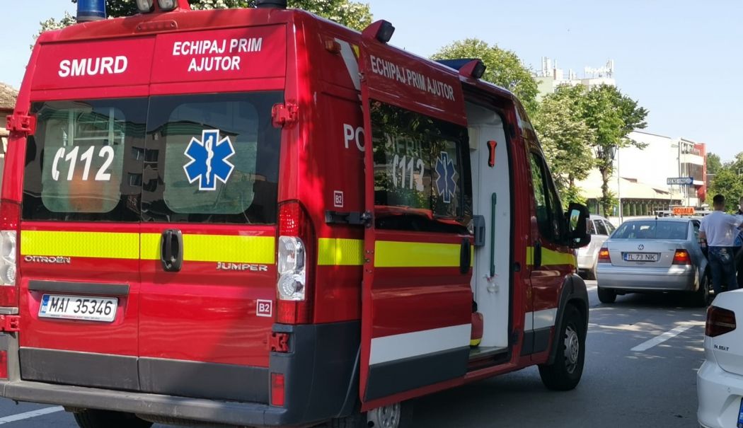 Carambol la intrare în stațiunea Mamaia. O persoană a ajuns la spital