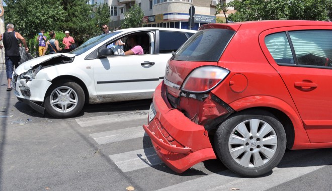 A provocat un accident rutier în timp ce căuta un… GPS!!! (GALERIE FOTO) - accidentsoseauamangaliei5-1342698034.jpg