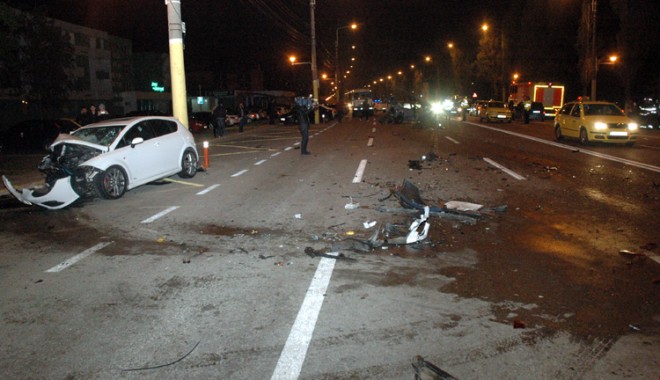Galerie FOTO. Accident spectaculos în stațiunea Mamaia. Patru mașini implicate, cinci victime - accidentspectaculosmamaia3-1399218768.jpg