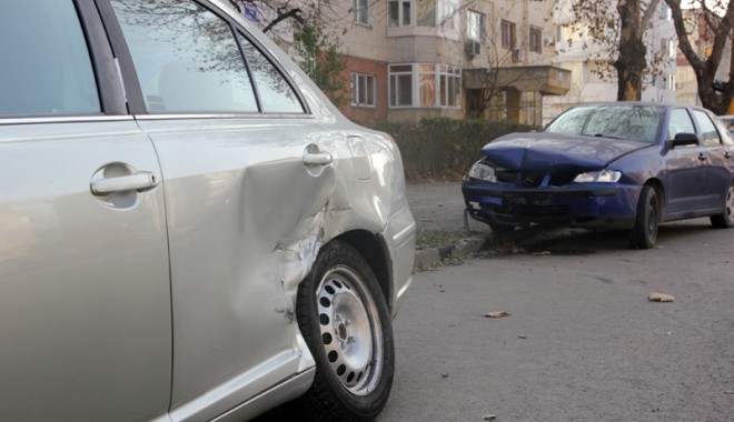 Șase mașini avariate într-un accident produs pe strada Dezrobirii - accidentstrdezrobirii9-1322417811.jpg