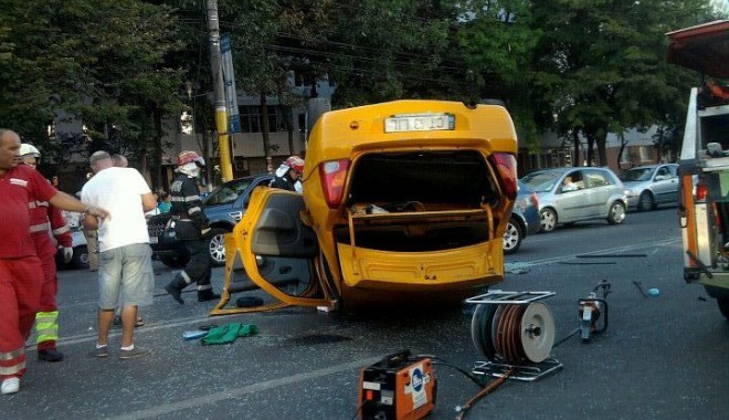Accident spectaculos lângă Kaufland - accidenttaxicasadecultura-1315758806.jpg