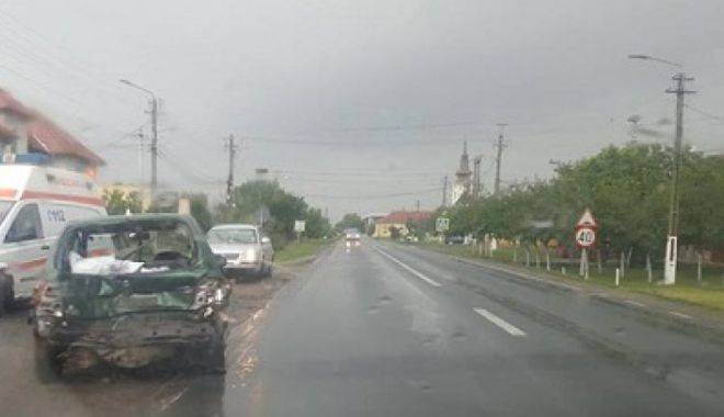 O fetiță de 9 ani și o femeie au fost rănite în urma unui accident rutier - accidenttimis89623800-1529677494.jpg