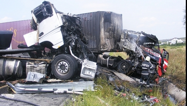 TRAGEDIE RUTIERĂ / O femeie decedată și un bărbat rănit grav, în urma unui accident pe DN 6 - accidenttiruricenturalugojului94-1506027114.jpg