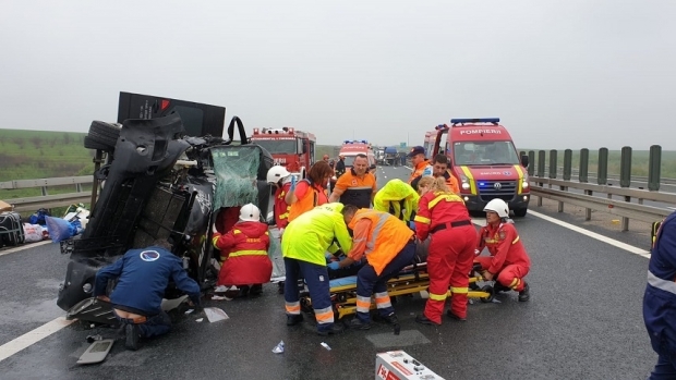 Accident pe autostradă. Un microbuz cu 10 bulgari s-a răsturnat - accidenttm123830300-1556453639.jpg