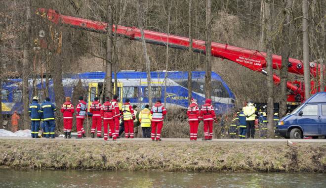 Tren deraiat în SUA.  Zeci de victime - accidenttren-1457960101.jpg