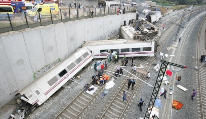 Galerie FOTO și VIDEO / Catastrofă feroviară în Spania. Cel puțin 77 de morți și peste 140 de răniți - accidenttren1-1374736265.jpg