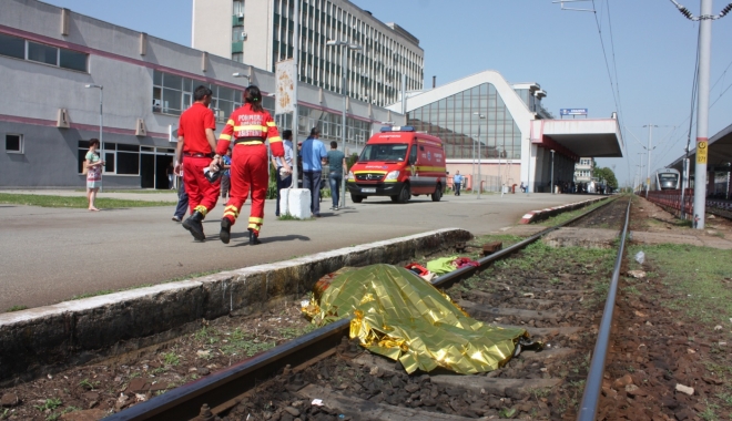 TRAGEDIE FEROVIARĂ / Două femei au murit după ce mașina lor a fost lovită de tren - accidenttren2-1474128174.jpg