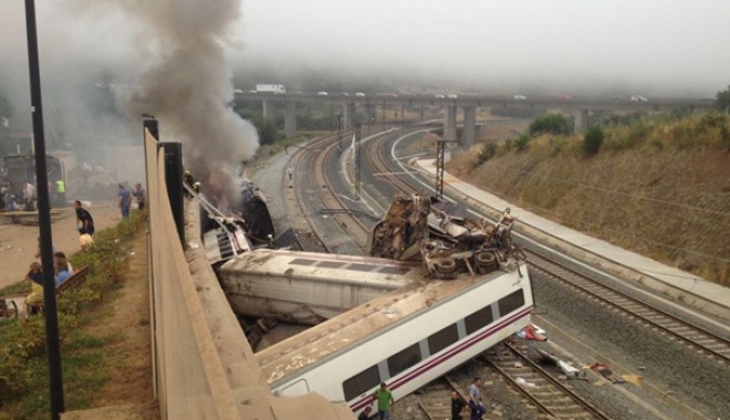 Galerie FOTO și VIDEO / Catastrofă feroviară în Spania. Cel puțin 77 de morți și peste 140 de răniți - accidenttren4-1374736295.jpg