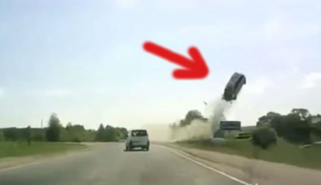 VIDEO. Accidentul care a îngrozit lumea. Mașină proiectată ÎN AER, șoferul mort pe loc! - accidentul84836300-1499498325.jpg
