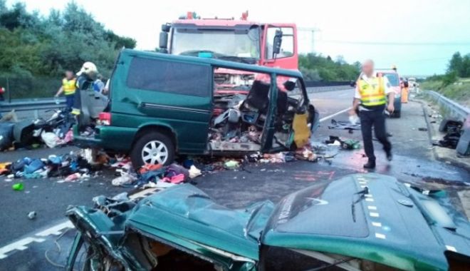Drama românilor morți în Ungaria. Cei nouă au lăsat în urmă familii cu zeci de copii - accidentungaria6691x460-1527068196.jpg