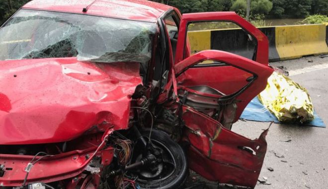 Accident cumplit pe Valea Oltului. Un MORT și trei răniți, înclusiv un bebeluș - accidentvaleaoltului348540100-1532759737.jpg