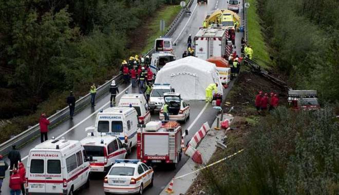 Portugalia / Cel puțin trei turiști morți într-accident de autocar - accidenyt-1434606313.jpg