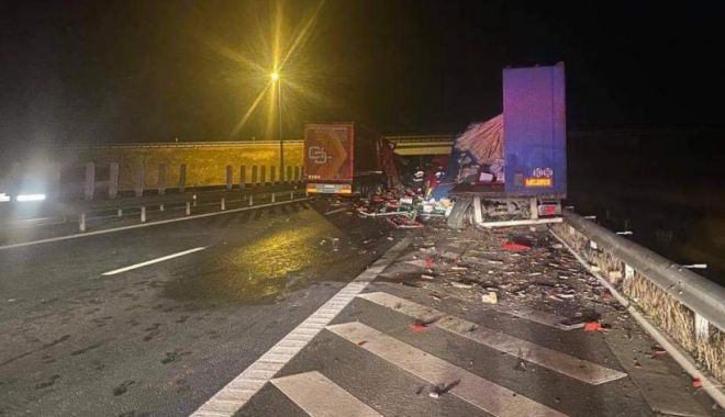Două TIR-uri s-au făcut praf în urma unui accident pe autostrada A1 - accindet-1612510247.jpg