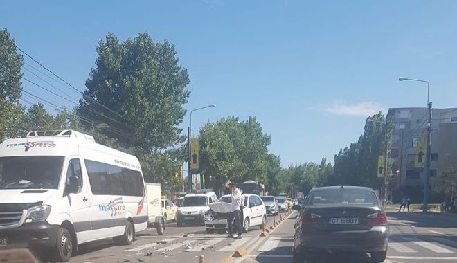 Accident rutier în stațiunea Mamaia! Un autoturism a fost făcut praf - accmamaia-1529937086.jpg