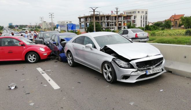 Accident în lanț la ieșire din Constanța! Șapte autovehicule implicate - accnou1-1532413843.jpg