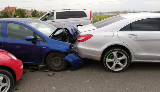Accident în lanț la ieșire din Constanța! Șapte autovehicule implicate - accnou2-1532413823.jpg