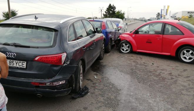 Accident în lanț la ieșire din Constanța! Șapte autovehicule implicate - accnou3-1532413802.jpg