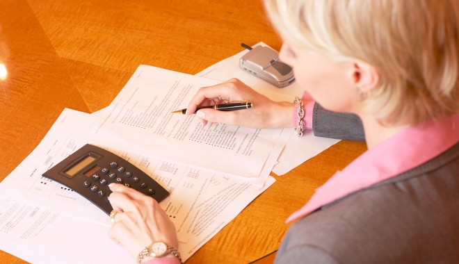 Bonificații pentru cei care plătesc în avans impozitele și taxele - accountant-1390310534.jpg