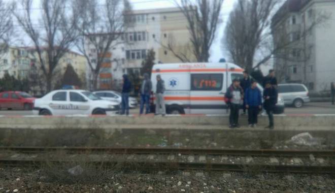 TRAGEDIE FEROVIARĂ LA CONSTANȚA. UN BĂRBAT A FOST TĂIAT DE TREN. O femeie din zonă nu l-a ajutat pentru că avea mâncarea pe foc - acctren-1455796061.jpg