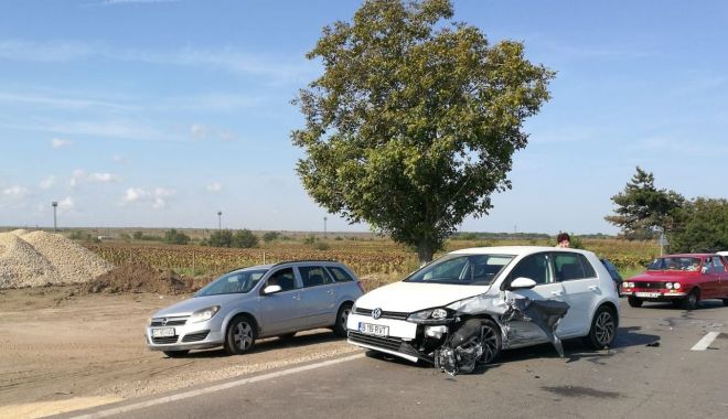 GALERIE FOTO. Accident cu trei mașini la ieșire din Constanța! - accvalu2-1534747345.jpg