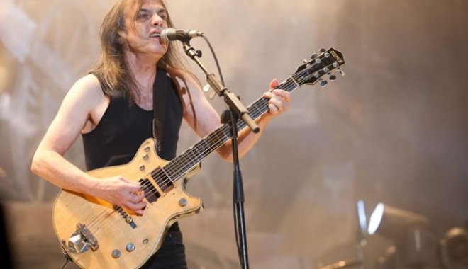 TRUPA AC/DC ESTE ÎN DOLIU! A murit Malcolm Young, FONDATORUL LEGENDAREI TRUPE - acdc-1511024566.jpg