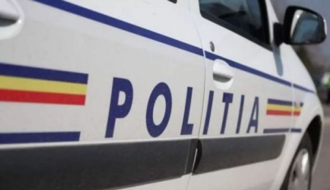 Un copil de opt ani şi mama sa au ajuns la spital după ce un tânăr şofer a făcut o depăşire riscantă