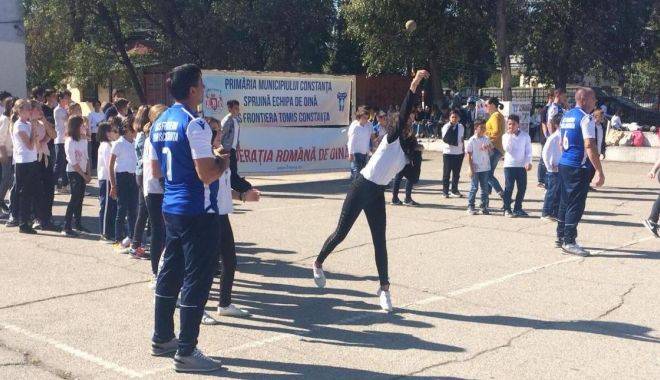 Jucătorii de la Frontiera Tomis promovează oina în rândul elevilor - acsfrontiera-1571084074.jpg