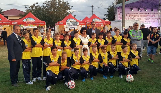 CS Victoria Cumpăna, haine noi de gală - acsvictoria-1512755635.jpg
