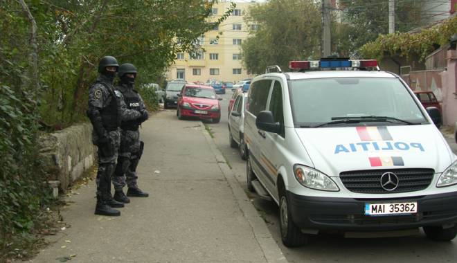 Căutat de poliție pentru falsificare de documente - actefalse-1444756968.jpg