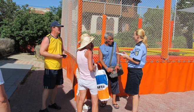 Acțiune de prevenire, în stațiunea Mamaia, a Poliției, Jandarmeriei, Gărzii de Coastă și ISU Dobrogea | FOTO - actiunedeprevenire2-1342777874.jpg