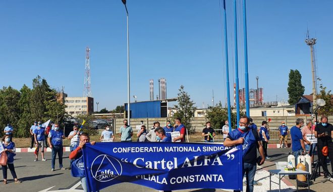 Acțiune de protest sindical la Prefectura Constanța - actiunedeprotestsindicallaprefec-1601968903.jpg
