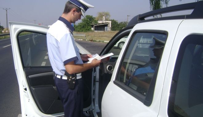 VITEZOMANII DIN CONSTANȚA, LĂSAȚI FĂRĂ PERMISE DE CONDUCERE - actiunepolitiarutieraalbadn7-1524126508.jpg