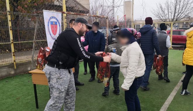 Polițiștii de frontieră le-au adus un strop de bucurie copiilor bolnavi - actiuneumanitara1-1576437710.jpg