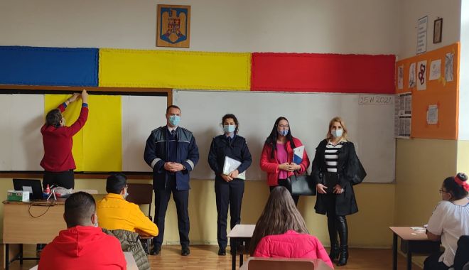 Forțele de ordine, activități preventiv-educative în scolile din județul Constanța - actiuni1-1639149479.jpg