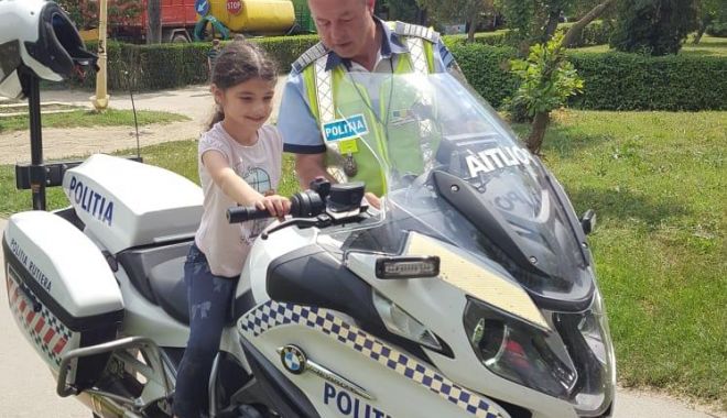 Activitate educativ-preventivă pentru copii desfășurată de polițiști - activitateeducativ-1559505235.jpg