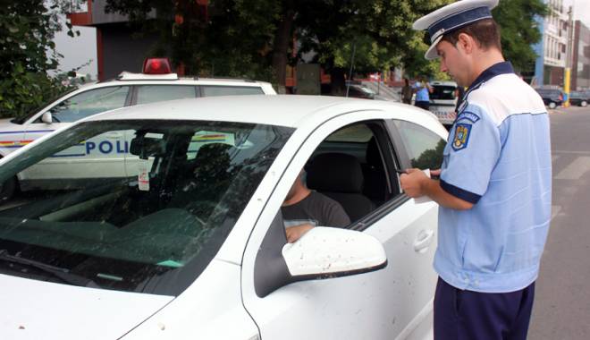 Turiștii, întâmpinați  pe litoral cu filtre  de Poliția Rutieră Constanța - activitaterutiera-1436548527.jpg