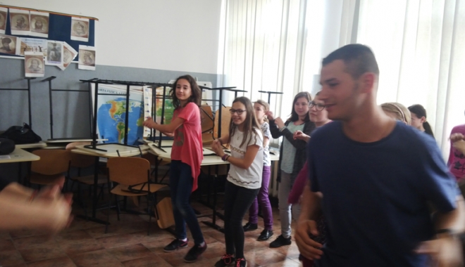 Activități comune  în aer liber cu elevi  din centrele școlare - activitaticomune-1461172455.jpg
