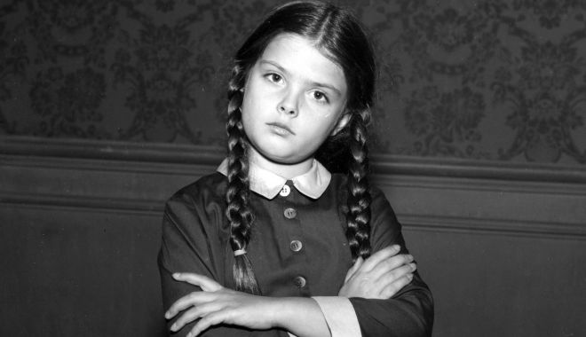 Prima actriţă care a interpretat-o pe Wednesday Addams a murit la 64 de ani - actritamoartaa-1675179108.jpg
