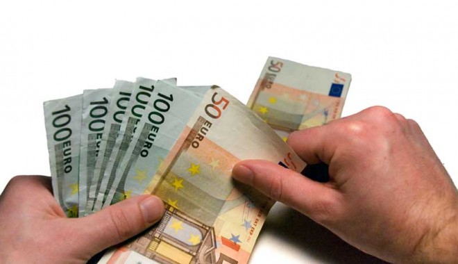 Acuzată că a facilitat obținerea  pe nedrept a unor fonduri europene - acuzatacaafondurieuropene-1386267929.jpg