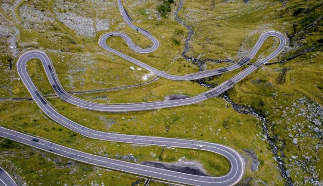 Circulaţia pe Transfăgărăşan, oprită sâmbătă, între Barajul Vidraru şi Bâlea Lac