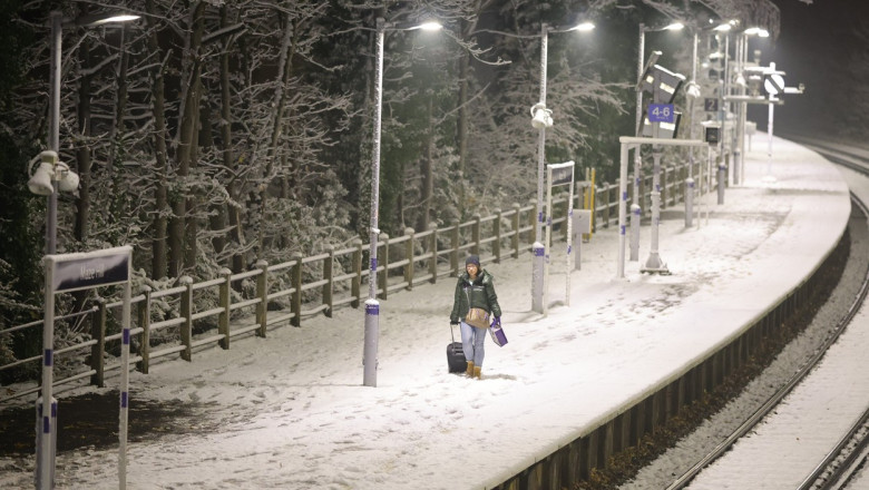 Zăpada perturbă transporturile în Franţa, Marea Britanie şi Olanda