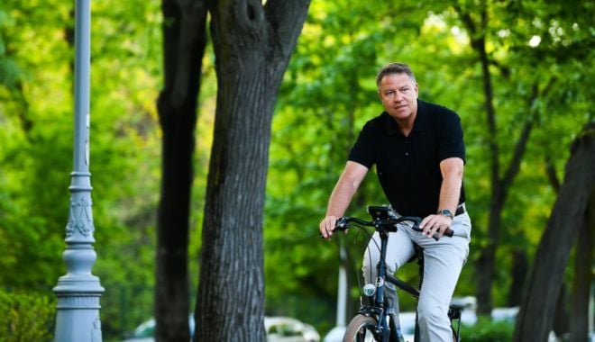 Preşedintele Klaus Iohannis, cu bicicleta spre Cotroceni în 