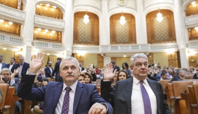 Funcționarii publici trimiși în judecată rămân în funcții - ad03nda5zmrhnjdln2yzymrlmwizotnl-1510664191.jpg