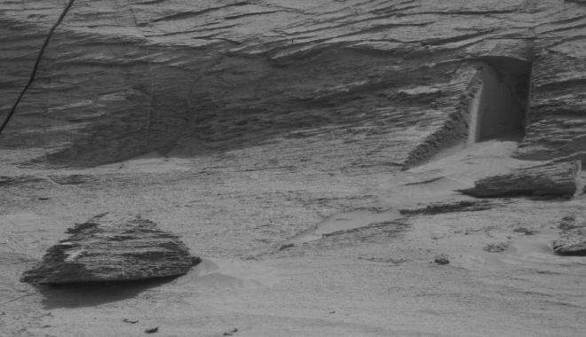 "Poarta de pe Marte". NASA publică o imagine misterioasă, surprinsă de roverul Curiosity