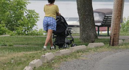 O mamă și-a aruncat copilul de trei luni, cu tot cu cărucior, de pe podul din Satul de Vacanță - ad4f60ac8da51a4c9c75707b3a9c92dd.jpg
